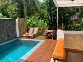 Casa com Piscina Privativa em Condomínio Fechado na avenida da praia